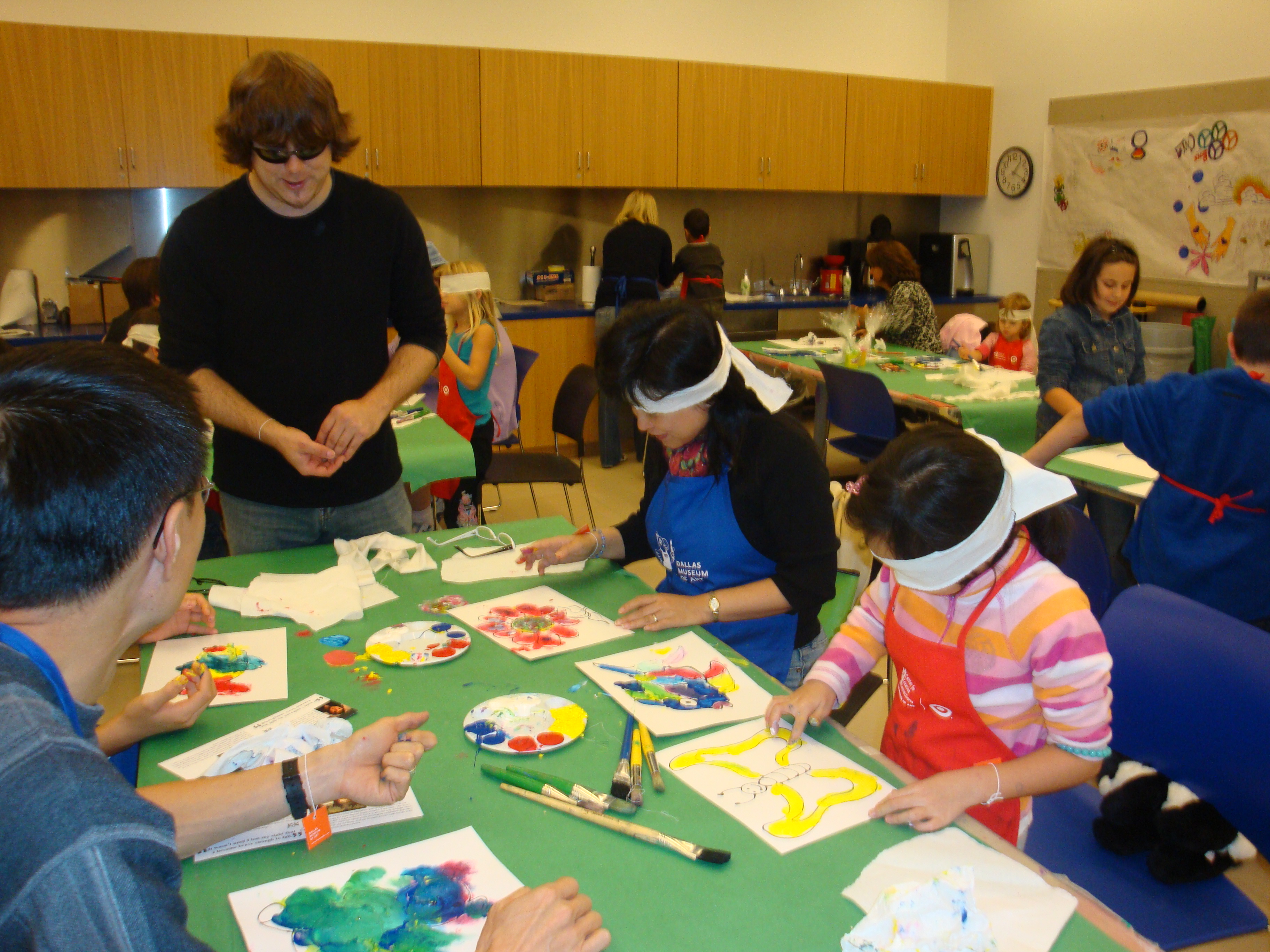 DMA guest artist, John Bramblitt, instructs workshop participants