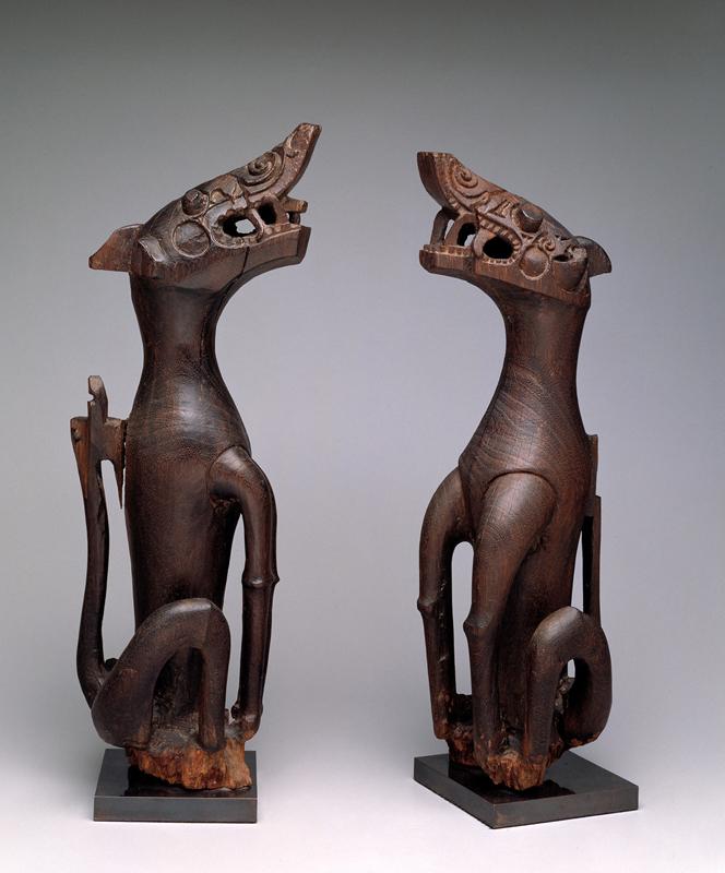 Pair of mythical animals (ask)