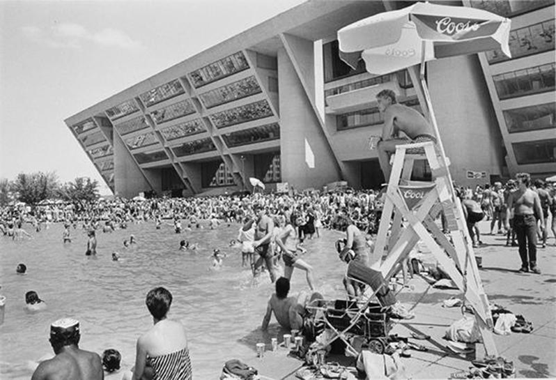 Beach Party, Dallas City Hall, Lynn Lennon, 1984 