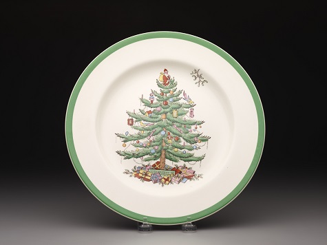 "Regimental Oak" shape dinner plate with "Christmas Tree" pattern